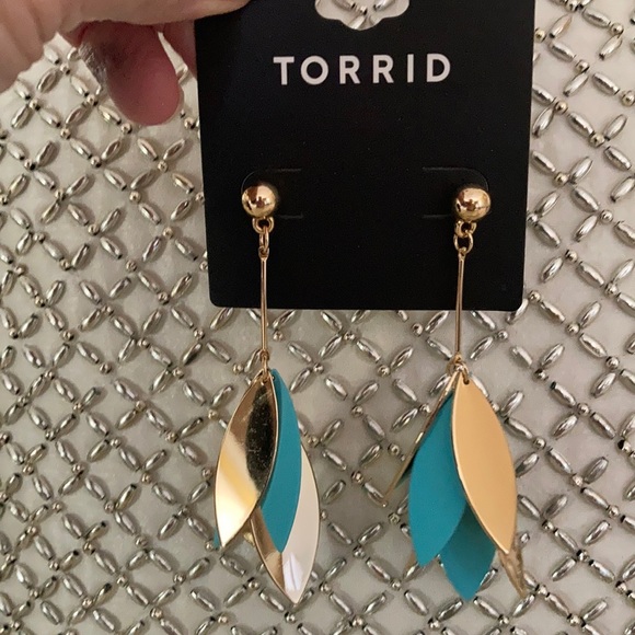 Torrid metal petal statement earrings - Picture 3 of 4